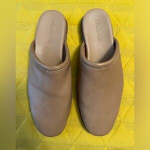 Madewell size 9 brown leather slides.